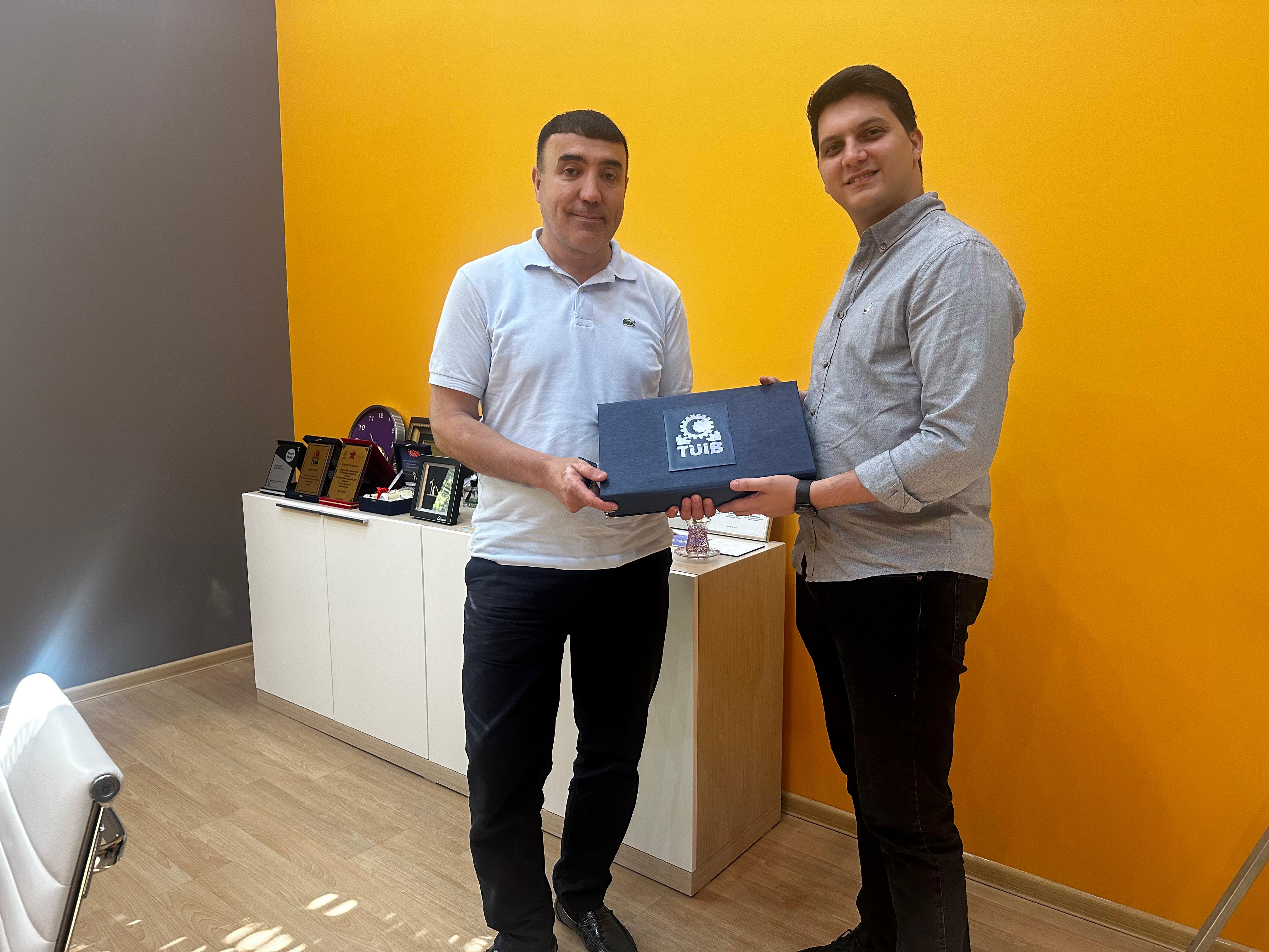 TÜİB katibliyi Türkiyə-Azərbaycan İş Adamları və Sənayeçiləri Birliyinin üzvü Smile MMC şirkətinin direktoru Kenan Çeliki ziyarət edib.