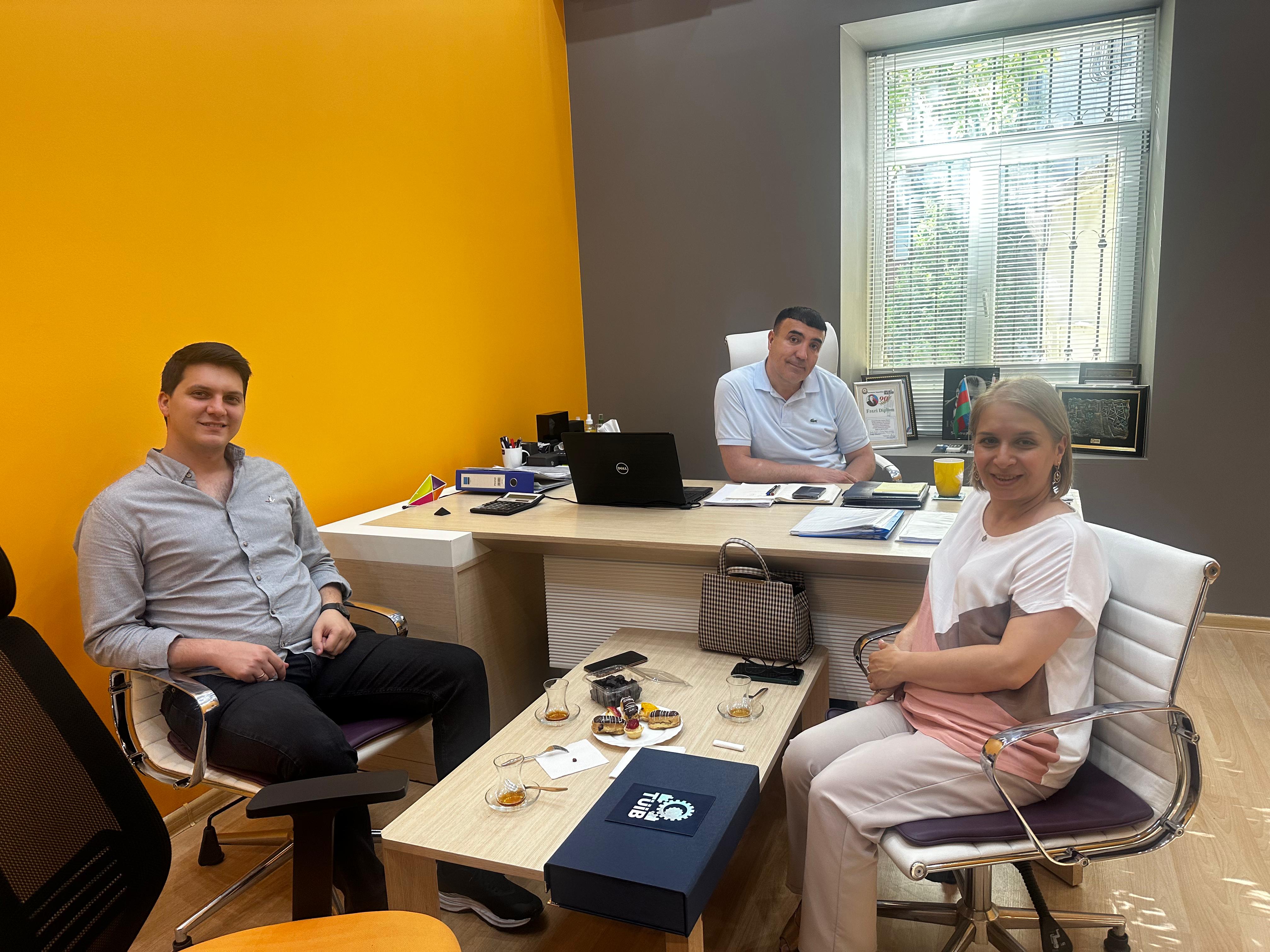 TÜİB katibliyi Türkiyə-Azərbaycan İş Adamları və Sənayeçiləri Birliyinin üzvü Smile MMC şirkətinin direktoru Kenan Çeliki ziyarət edib.