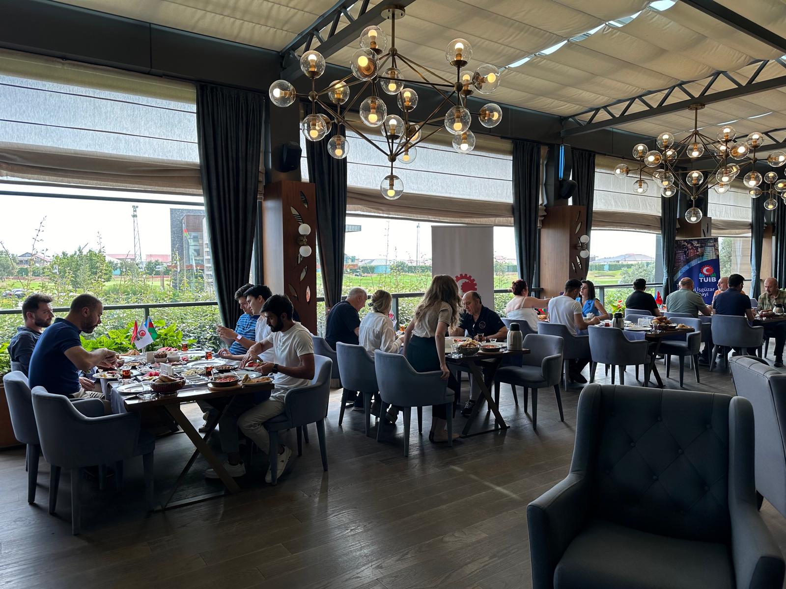 Türkiyə - Azərbaycan İş Adamları və Sənayeçiləri İctimai Birliyinin (TÜİB) növbəti “Ənənəvi İşgüzar Səhər Yeməyi” keçirildi.