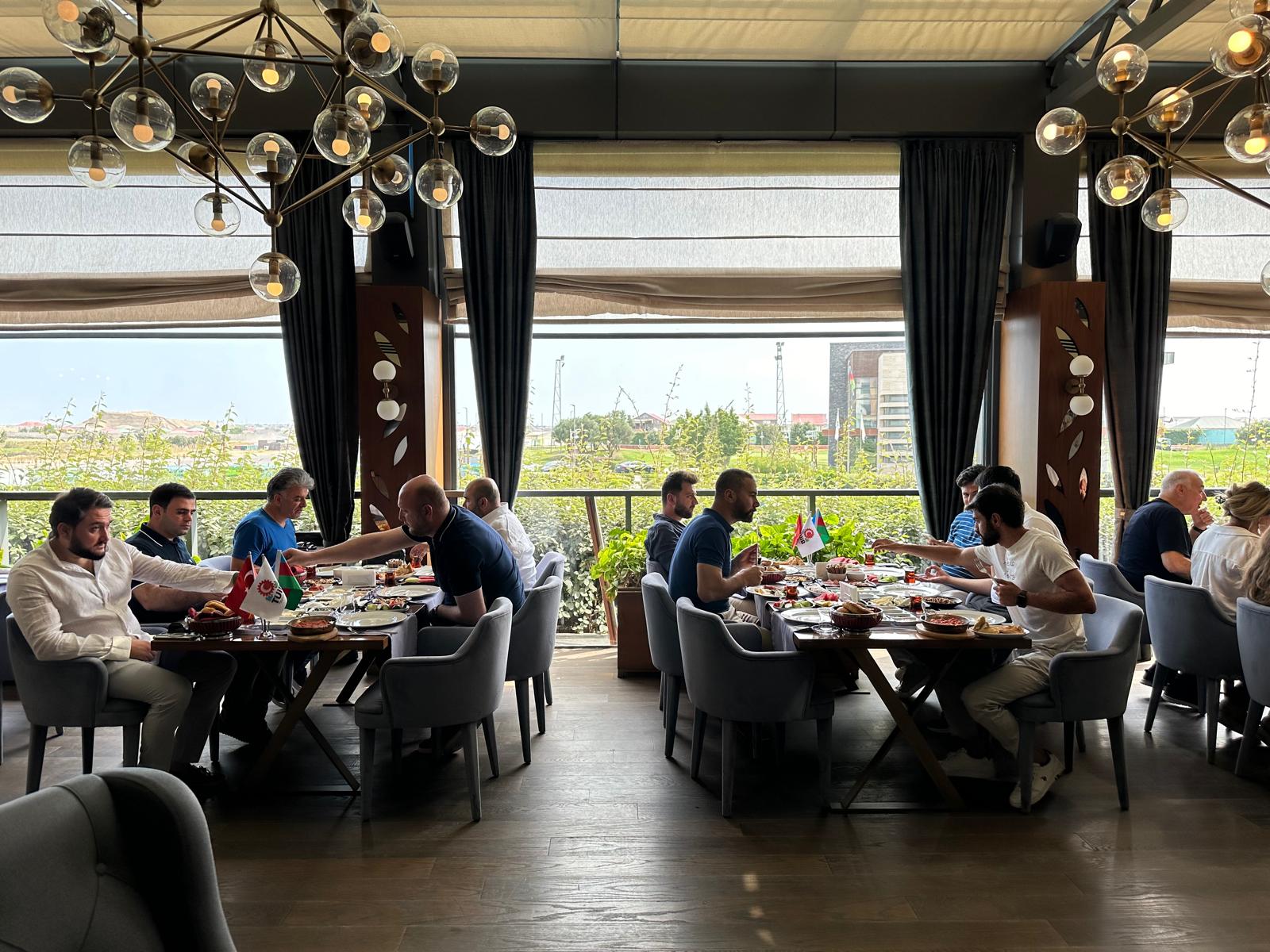 Türkiyə - Azərbaycan İş Adamları və Sənayeçiləri İctimai Birliyinin (TÜİB) növbəti “Ənənəvi İşgüzar Səhər Yeməyi” keçirildi.