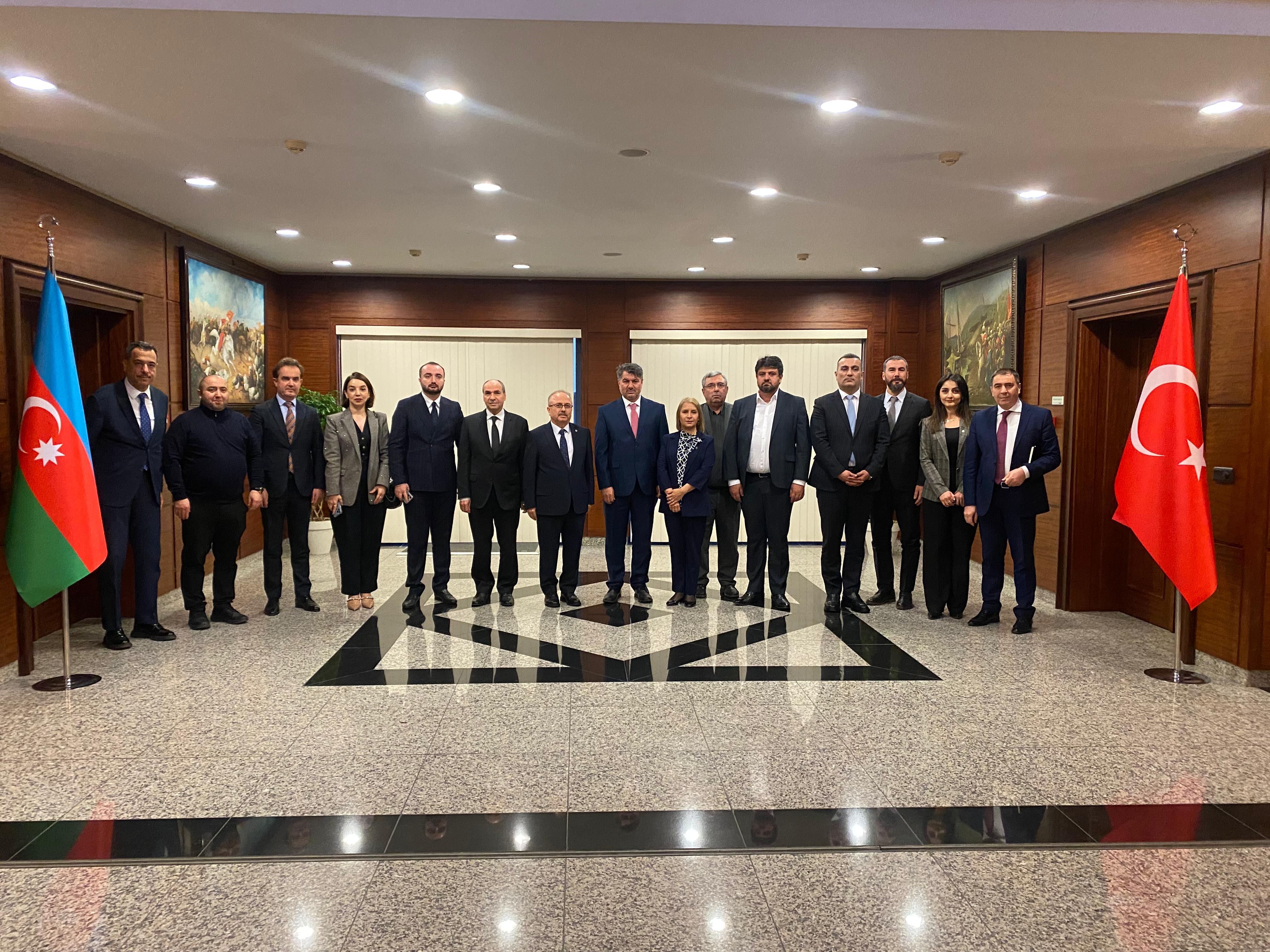 Türkiyə-Azərbaycan İş Adamları və Sənayeçiləri İctimai Birliyinin (TÜİB) İdarə Heyəti Türkiyənin yeni səfiri ilə görüşüb.