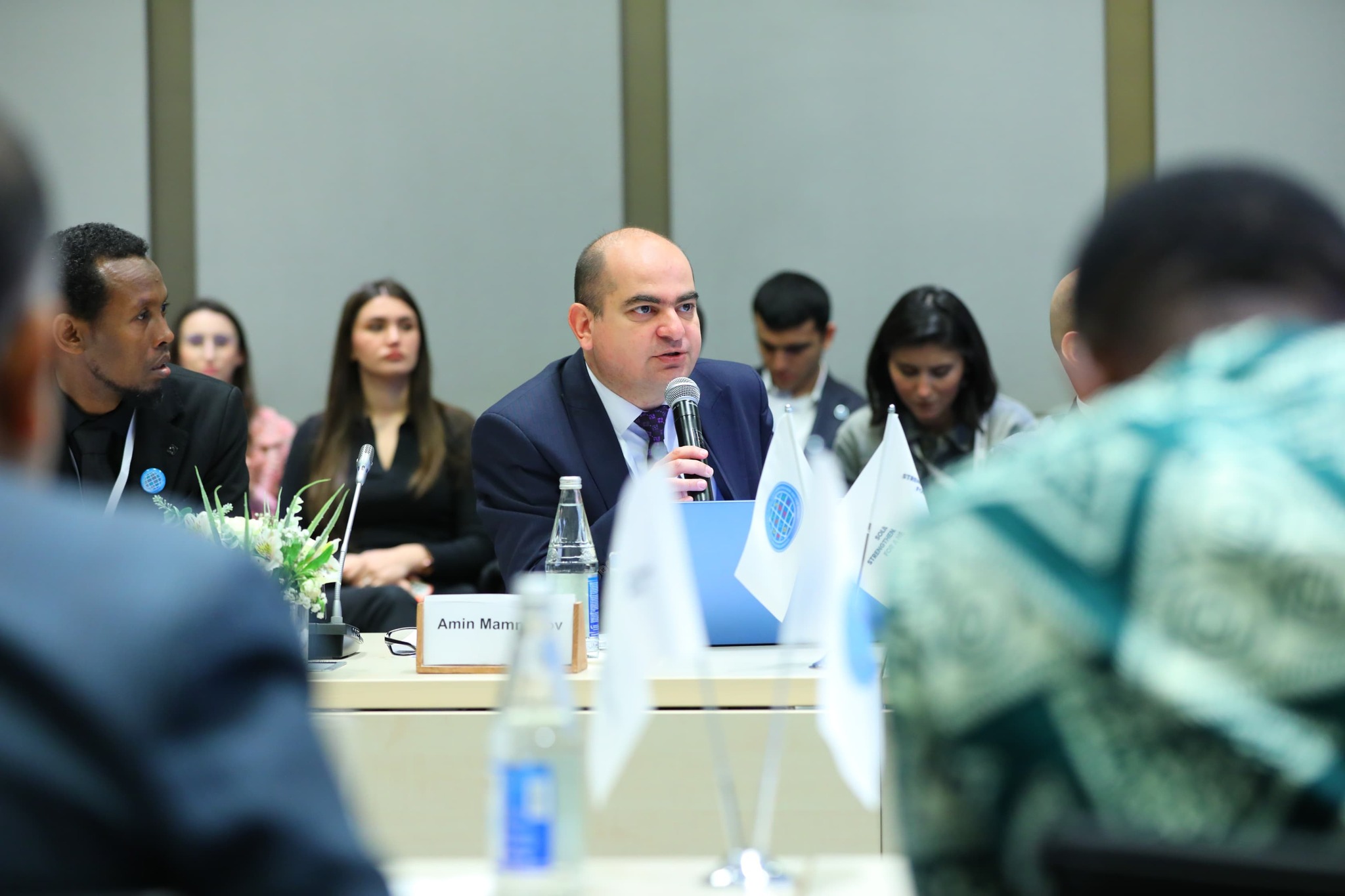 D-8 QHT-lərinin ilk görüşündə Türkiyə-Azərbaycan İşadamları və Sənayeçiləri İctimai Birliyinin (TÜİB) sədri Hüseyin Büyükfırat panelist qismində iştirak edib.