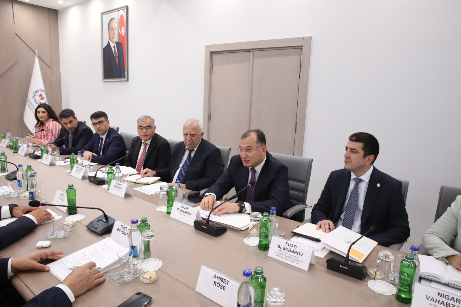 "Türkiyə və Azərbaycan İş Adamları və Sənayeçilər" İctimai Birliyinin (TÜİB) İdarə Heyətinin sədri Hüseyin Büyükfırat və İdarə Heyətinin üzvləri Azərbaycan Həmkarlar İttifaqları Konfederasiyasını (AHİK) ziyarət ediblər.