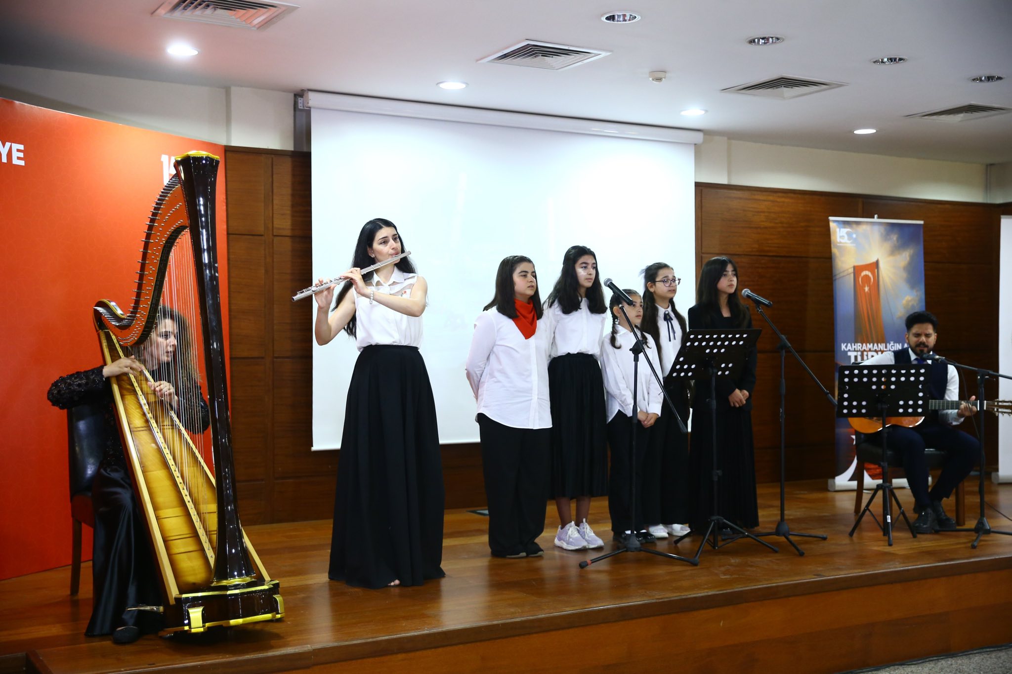 15 iyul 2016-cı il tarixində baş verən hadisələrin 9-cu ildönümü münasibətilə Türkiyə Respublikasının Azərbaycandakı Səfirliyində anım tədbiri keçirildi.