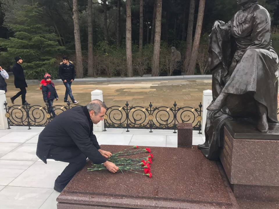 TUİB üzvləri Fəxri Xiyabanı ziyarət ediblər