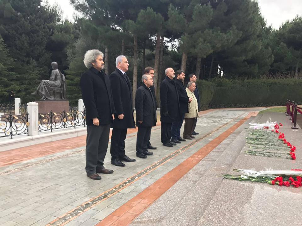 TUİB üzvləri Fəxri Xiyabanı ziyarət ediblər