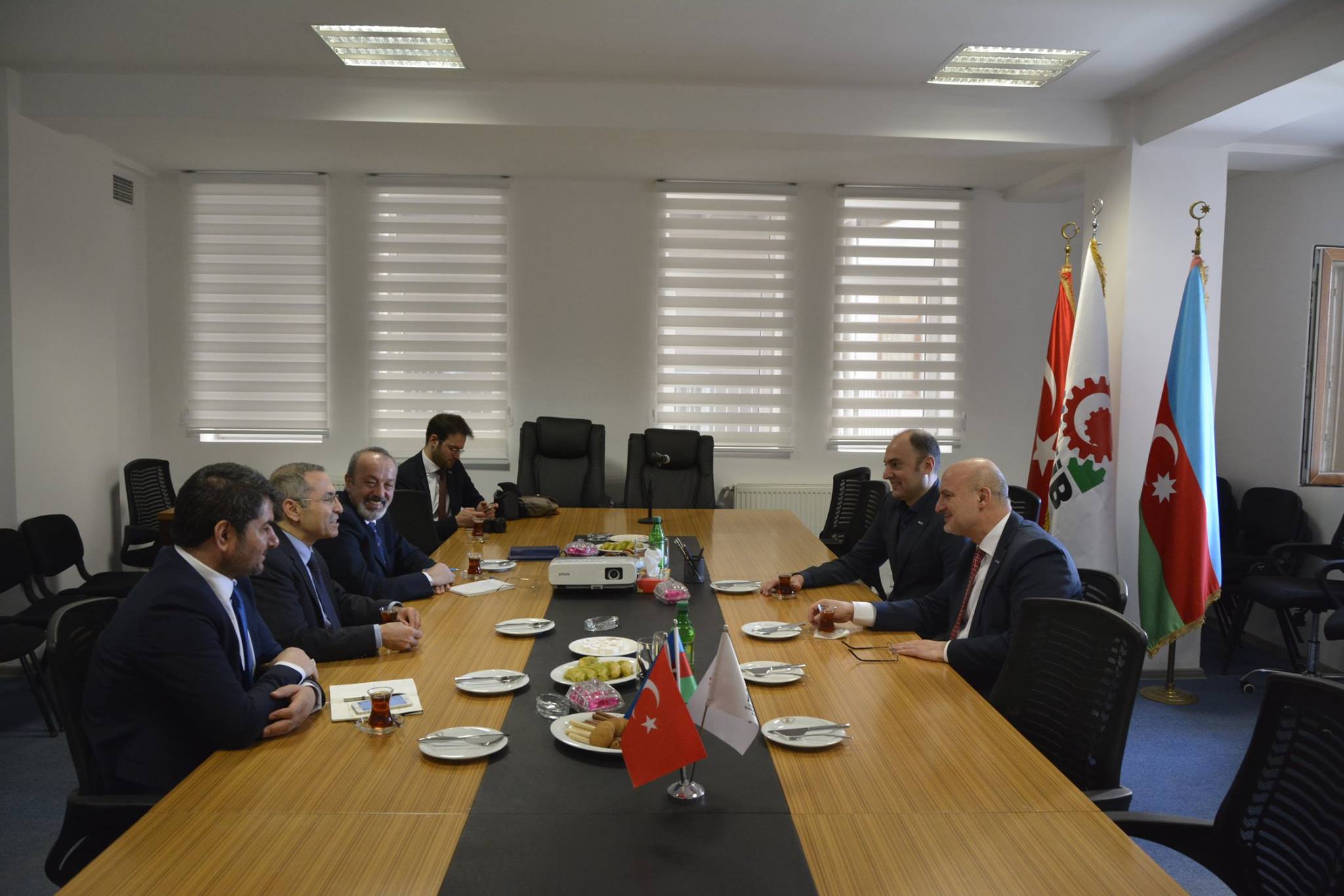 DEİK rəhbəri TÜİB-i ziyarət edib