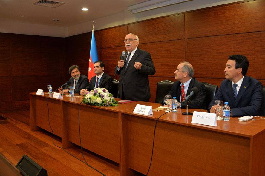 Türkiyənin Mədəniyyət və Turizm Naziri Nabi Avcı Bakıda türk iş adamları və turizm sektorunun təmsilçiləri ilə görüşüb.