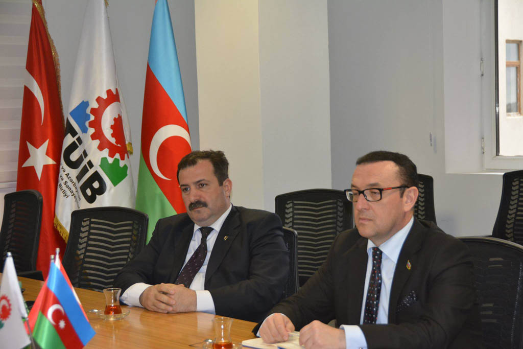 Azərbaycan Dövlət İqtisad Universitetinin Türk Dünyası İşlətmə Fakultəsinin dekanı Ferruh Tuzcuoğlu TÜİB ofisini ziyarət edib.