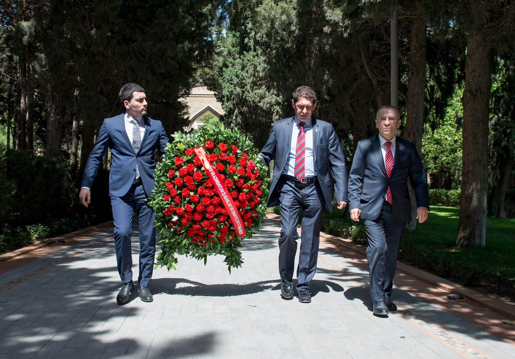 İdarə Heyətinin üzvləri Fəxri xiyabanda