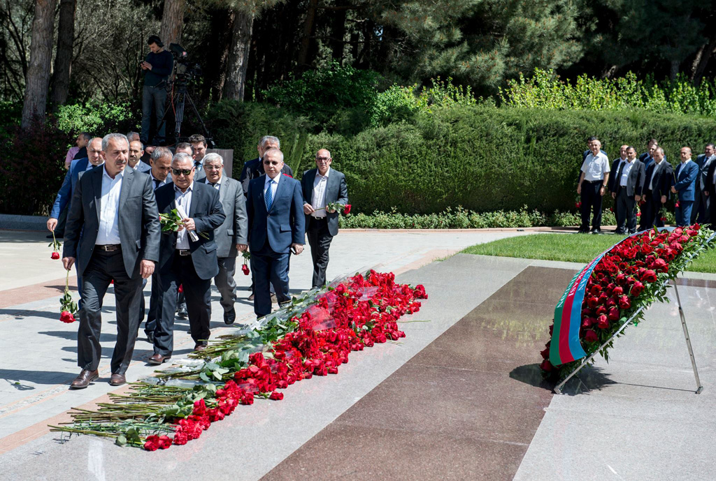 İdarə Heyətinin üzvləri Fəxri xiyabanda