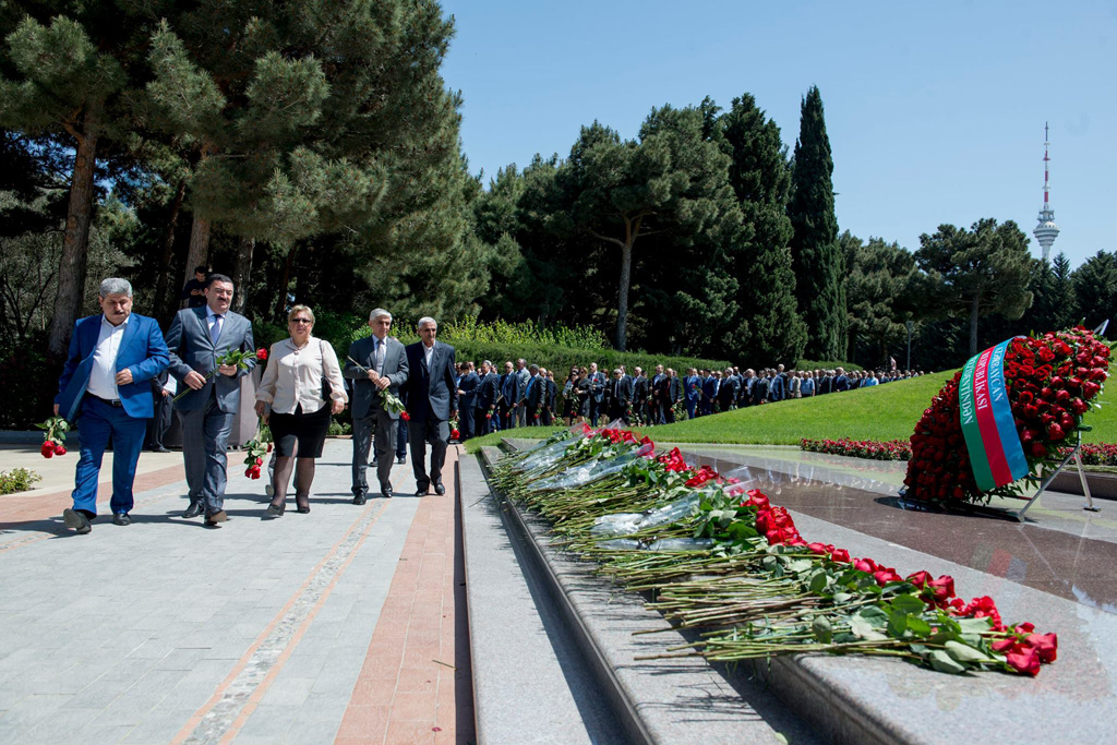 İdarə Heyətinin üzvləri Fəxri xiyabanda