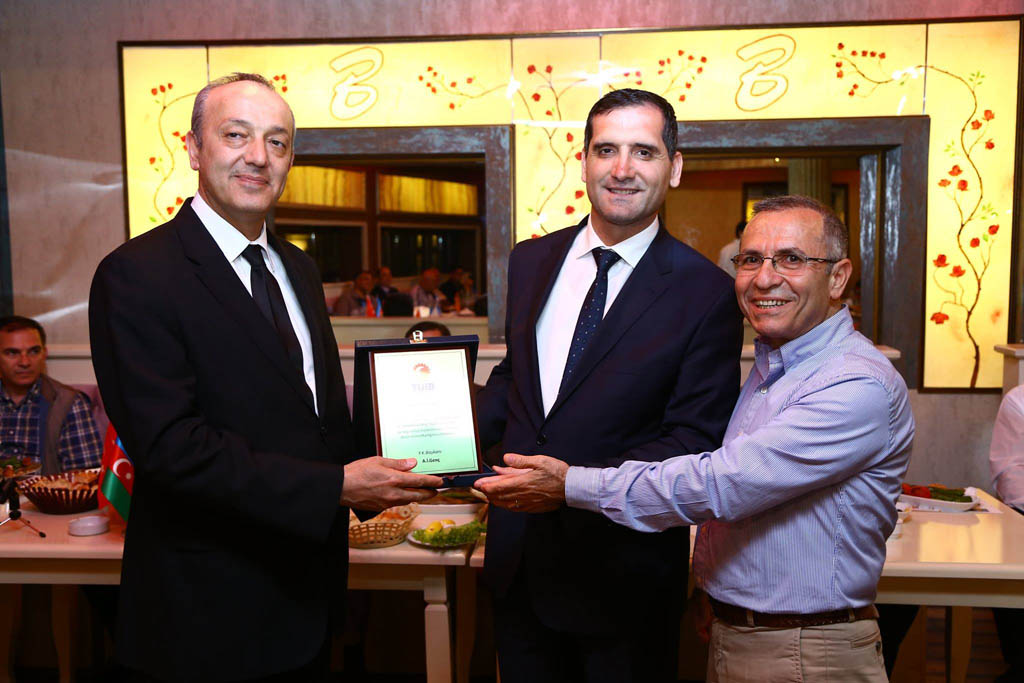 TÜİB təşkil etdiyi İftar süfrəsində üzvlərini bir araya toplayıb