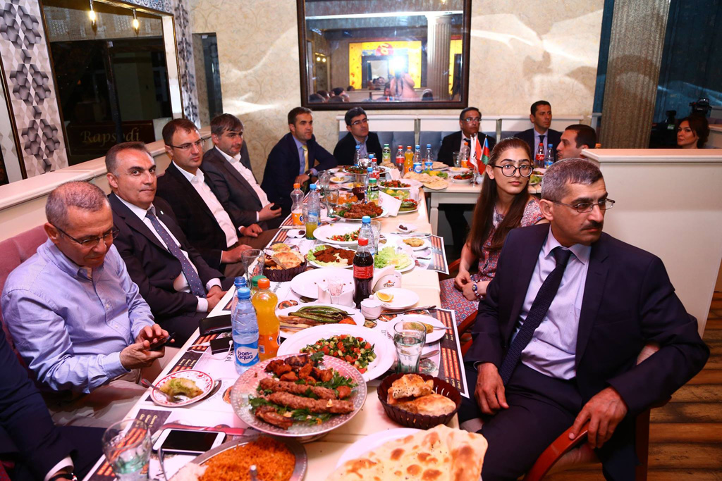 TÜİB təşkil etdiyi İftar süfrəsində üzvlərini bir araya toplayıb