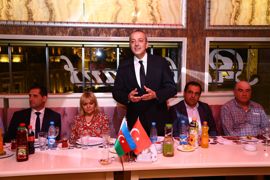 TÜİB təşkil etdiyi İftar süfrəsində üzvlərini bir araya toplayıb