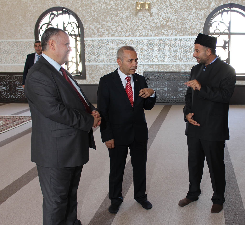 TÜİB rəhbəri Cocuq Mərcanlıda məscidi ziyarət etdi-FOTOLAR