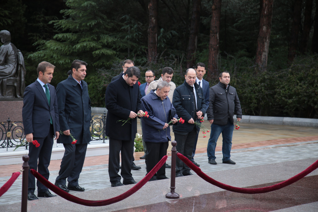 TUİB üzvləri Fəxri Xiyabanı və Şəhidlər Xiyabanını ziyarət ediblər