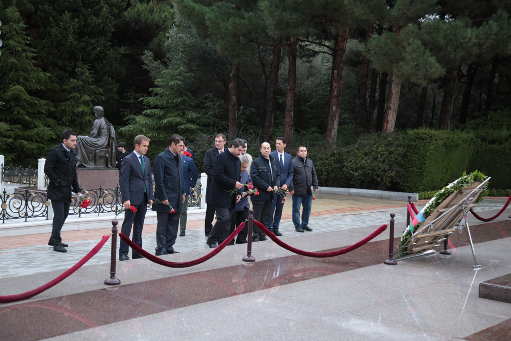 TUİB üzvləri Fəxri Xiyabanı və Şəhidlər Xiyabanını ziyarət ediblər