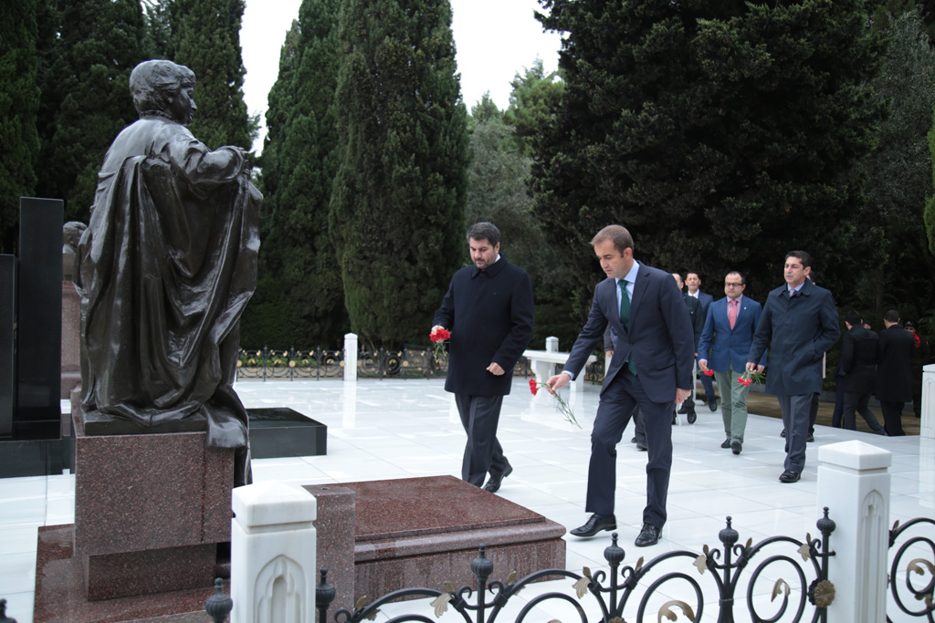 TUİB üzvləri Fəxri Xiyabanı və Şəhidlər Xiyabanını ziyarət ediblər