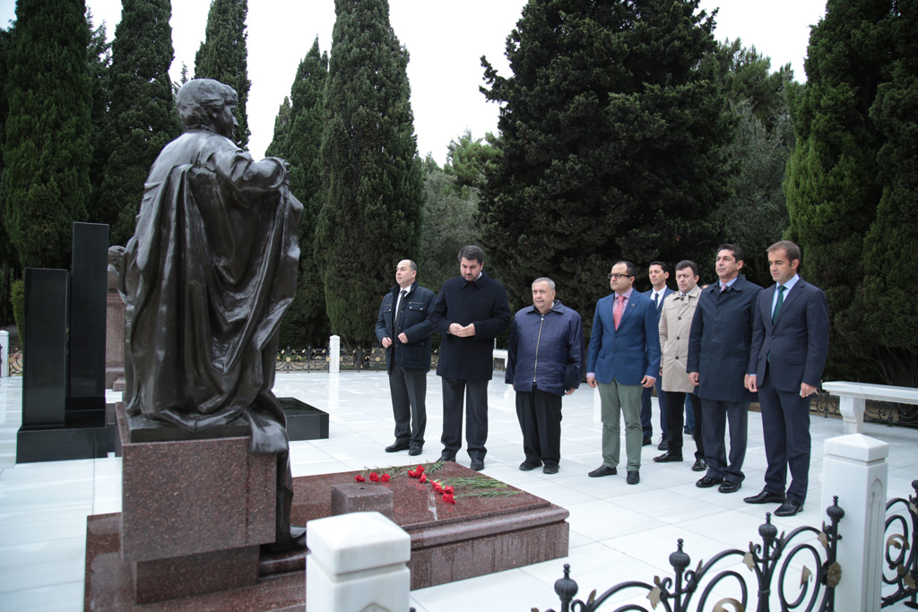 TUİB üzvləri Fəxri Xiyabanı və Şəhidlər Xiyabanını ziyarət ediblər