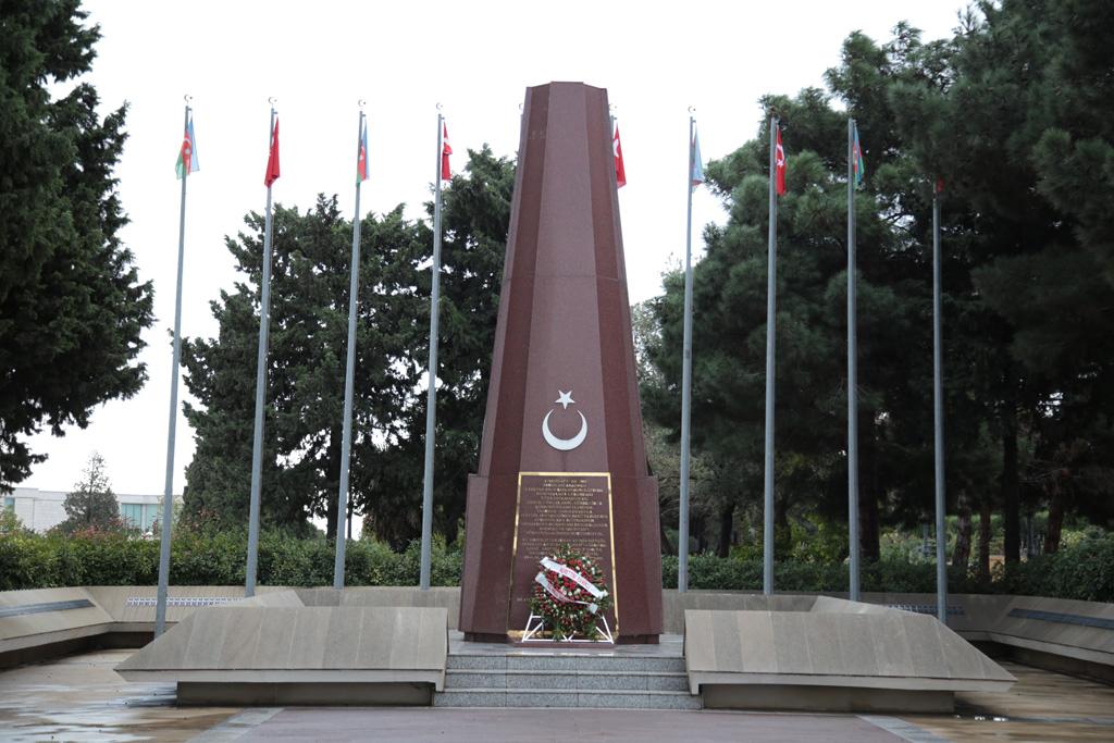 TUİB üzvləri Fəxri Xiyabanı və Şəhidlər Xiyabanını ziyarət ediblər