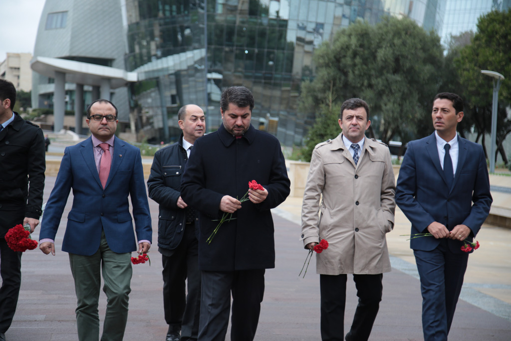 TUİB üzvləri Fəxri Xiyabanı və Şəhidlər Xiyabanını ziyarət ediblər