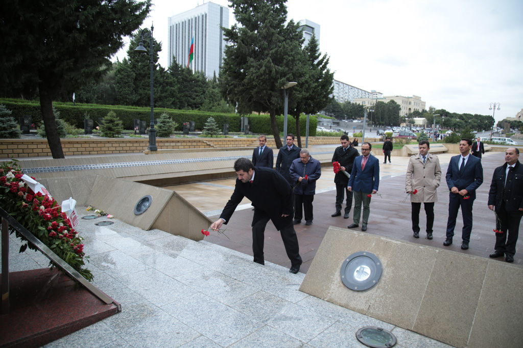 TUİB üzvləri Fəxri Xiyabanı və Şəhidlər Xiyabanını ziyarət ediblər