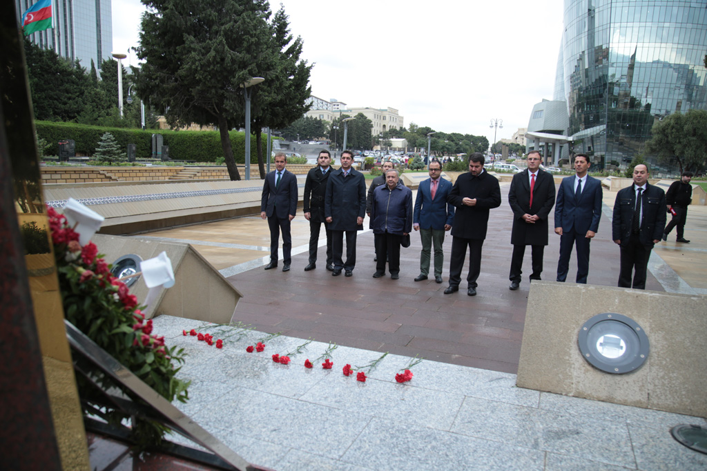 TUİB üzvləri Fəxri Xiyabanı və Şəhidlər Xiyabanını ziyarət ediblər