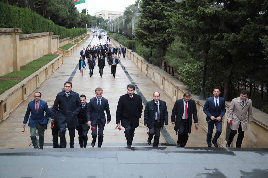 TUİB üzvləri Fəxri Xiyabanı və Şəhidlər Xiyabanını ziyarət ediblər