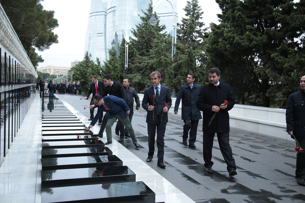 TUİB üzvləri Fəxri Xiyabanı və Şəhidlər Xiyabanını ziyarət ediblər