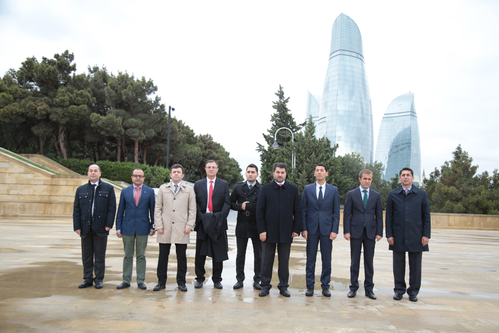 TUİB üzvləri Fəxri Xiyabanı və Şəhidlər Xiyabanını ziyarət ediblər