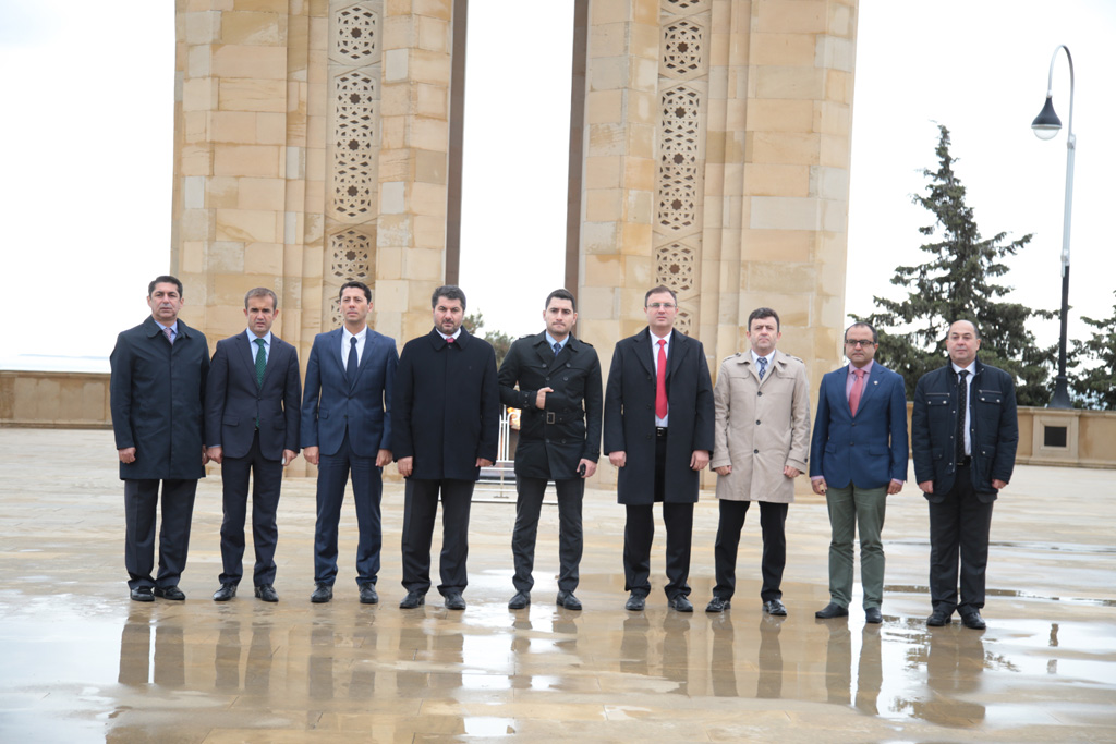 TUİB üzvləri Fəxri Xiyabanı və Şəhidlər Xiyabanını ziyarət ediblər