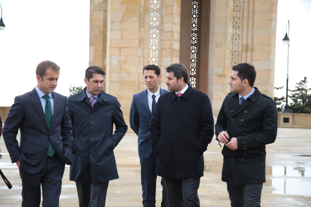 TUİB üzvləri Fəxri Xiyabanı və Şəhidlər Xiyabanını ziyarət ediblər