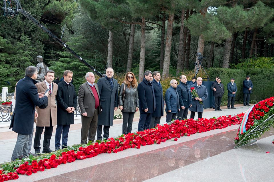  Türkiyə və Azərbaycan İş Adamları və Sənayeçilər İctimai Birliyi Fəxri Xiyabanı ziyarət edib