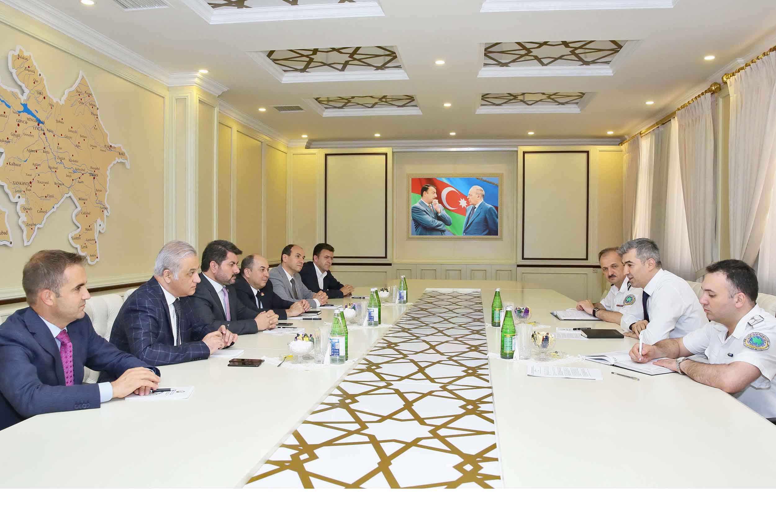 Dövlət Miqrasiya Xidmətinin rəisi Türkiyə və Azərbaycan İş Adamları və Sənayeçilər İctimai Birliyinin nümayəndə heyəti ilə görüşüb