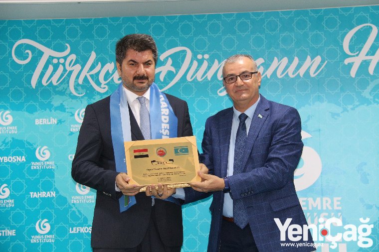 İraq türkmənlərindən Hüseyin Büyükfırata mükafat - Fotolar