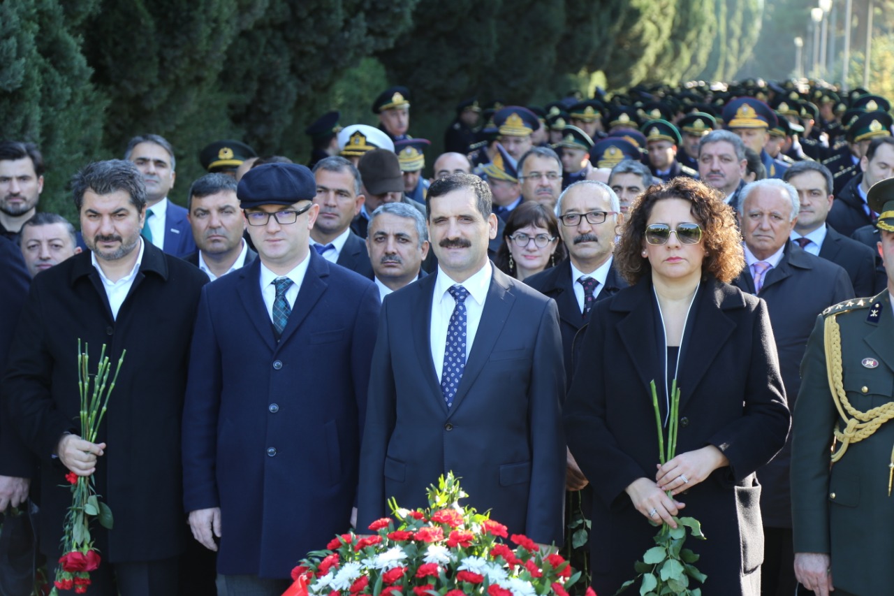  Xalqlarımız öz böyük oğlunu ehtiram və qürurla anır…