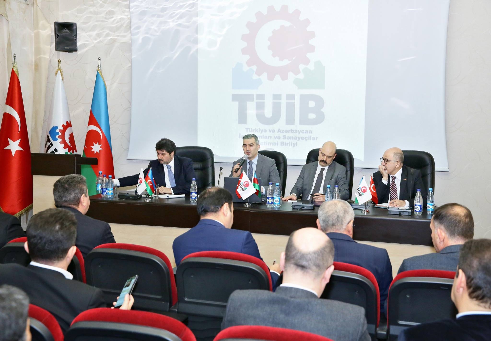 TÜİB Dövlət Miqrasiya Xidməti ilə iş adamlarının görüşünü keçirdi