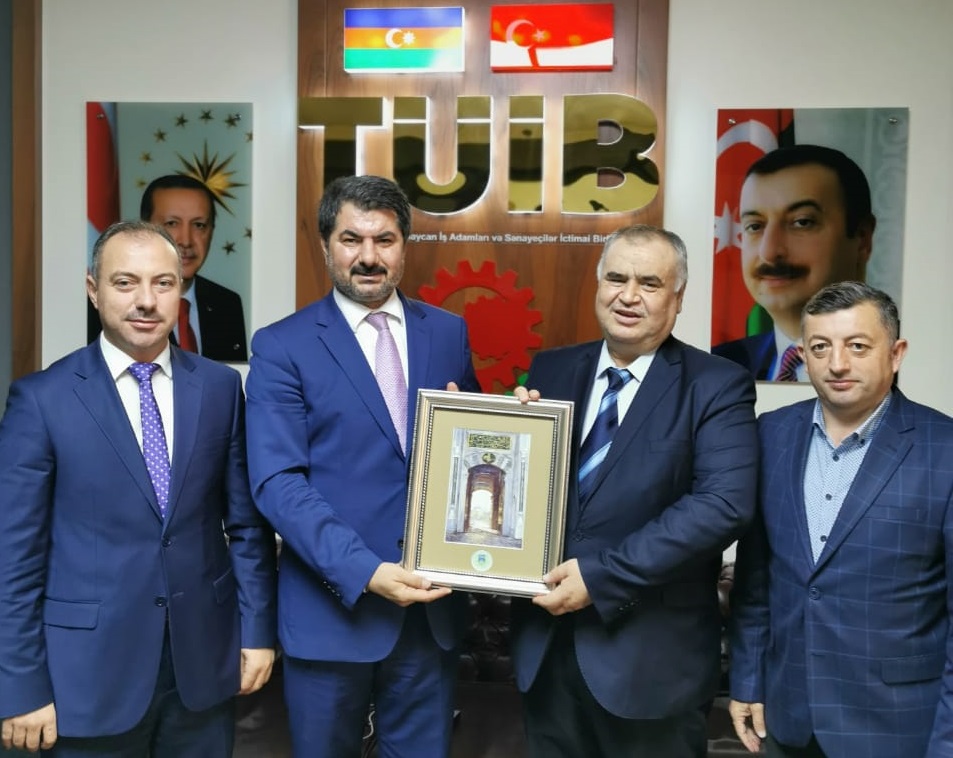 Gəncliyə yardım Fondunun Prezidenti Ahmet Tecim TÜİB ofisini ziyarət etdi