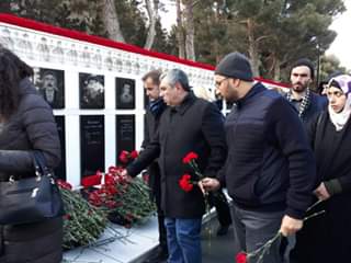 TÜİB əməkdaşları Şəhidlər Xiyabanını ziyarət edib