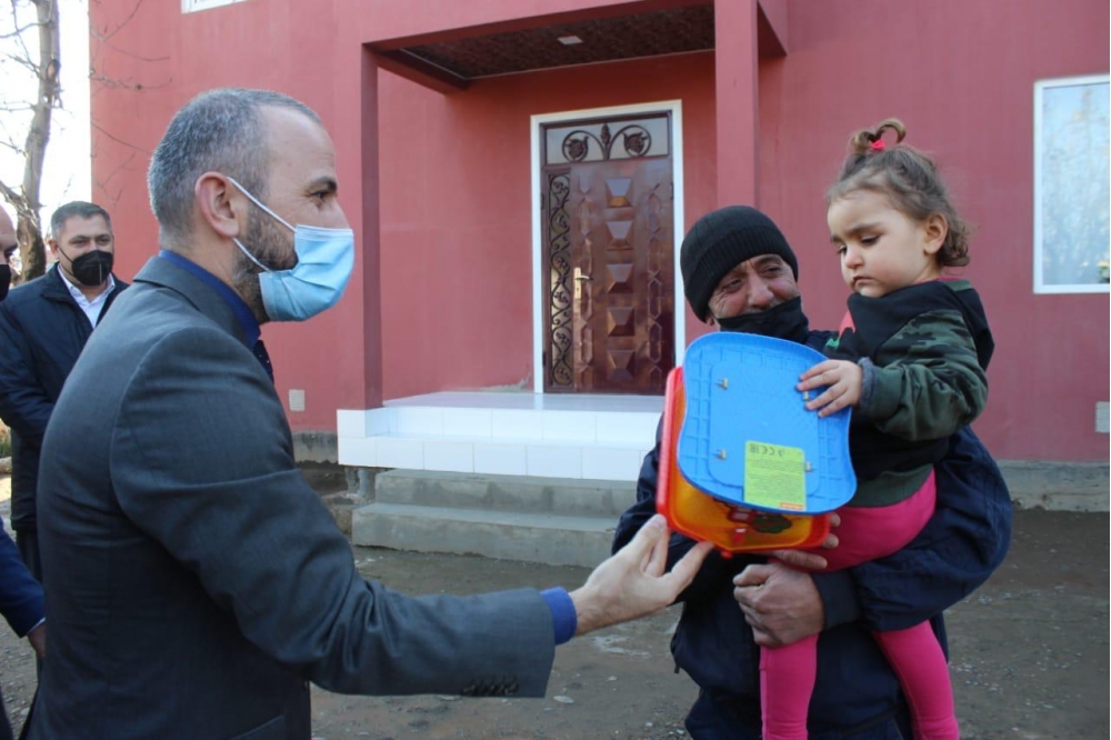 Biləsuvarda qazi ailələri ziyarət edilib FOTO