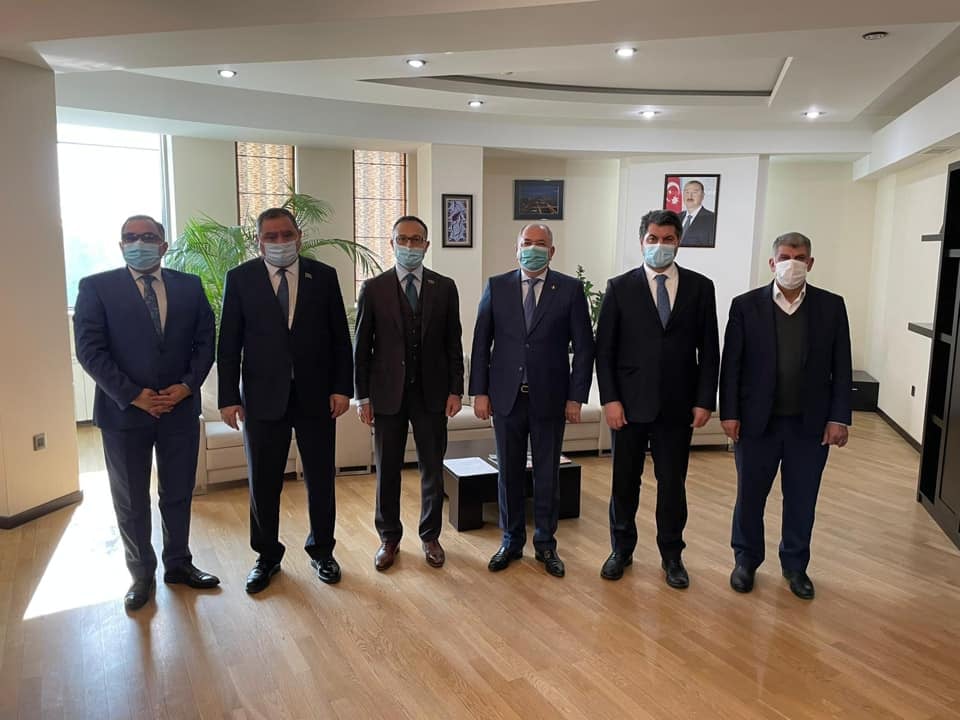 "TƏK MİLLƏT, TƏK ÜRƏK" Humanitar Platformasının on doqquzuncu  yardım aksiyası olaraq Bakı şəhər Suraxanı rayonunu əhatə edən  Şəhid ailələrinin ehtiyaclarını təmin edəcək sovqatların ünvanlara çatdırılmasına start verildi