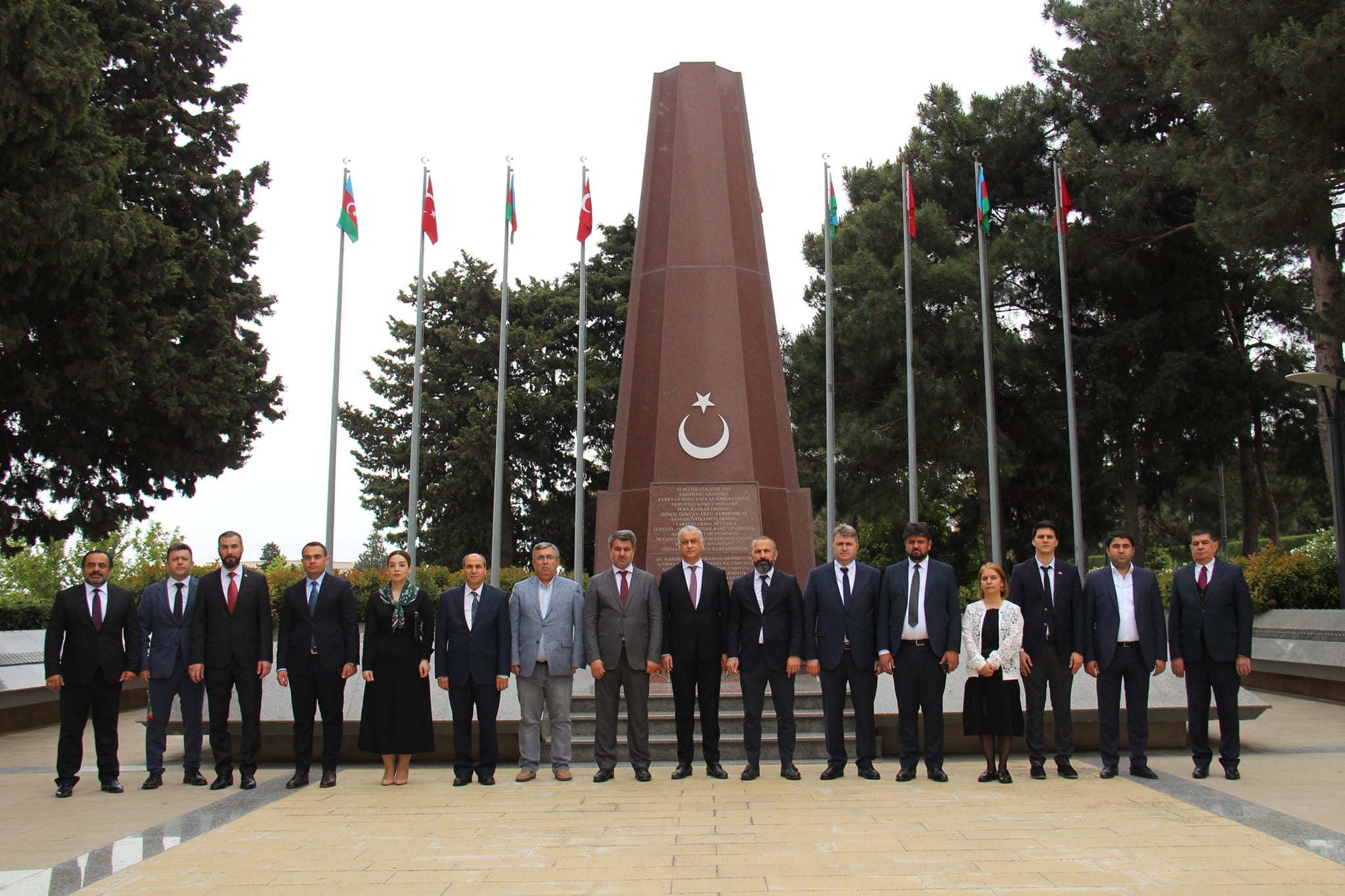 Türkiyə-Azərbaycan İş Adamları və Sənayeçiləri Birliyinin Yeni İdarə Heyəti Ulu Öndər Heydər Əliyevin məzarını və Şəhidlər xiyabanını ziyarət edib.