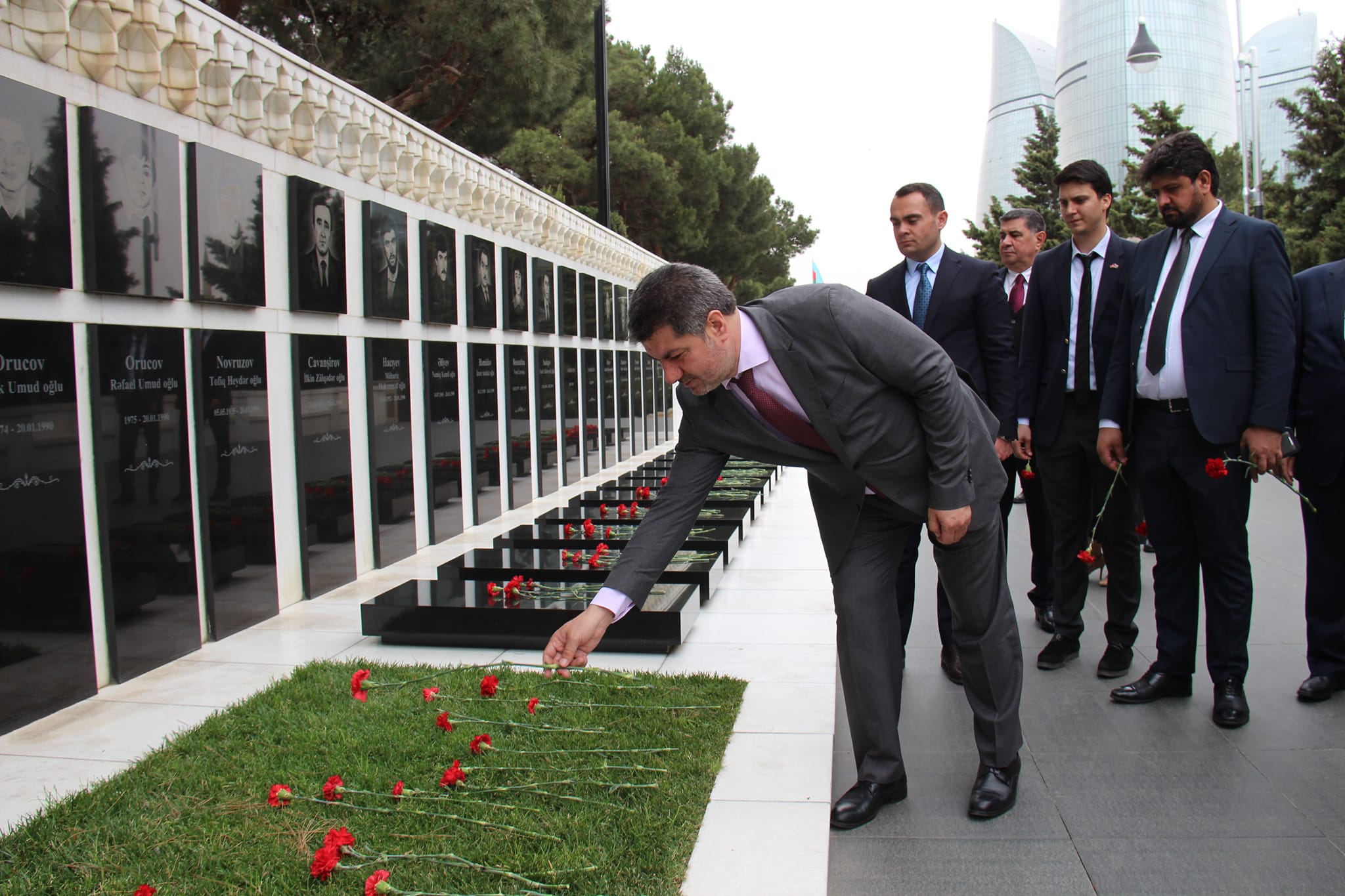 Türkiyə-Azərbaycan İş Adamları və Sənayeçiləri Birliyinin Yeni İdarə Heyəti Ulu Öndər Heydər Əliyevin məzarını və Şəhidlər xiyabanını ziyarət edib.