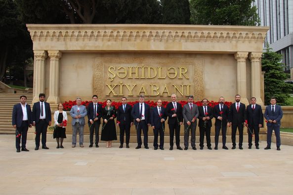 Türkiyə-Azərbaycan İş Adamları və Sənayeçiləri Birliyinin Yeni İdarə Heyəti Ulu Öndər Heydər Əliyevin məzarını və Şəhidlər xiyabanını ziyarət edib.
