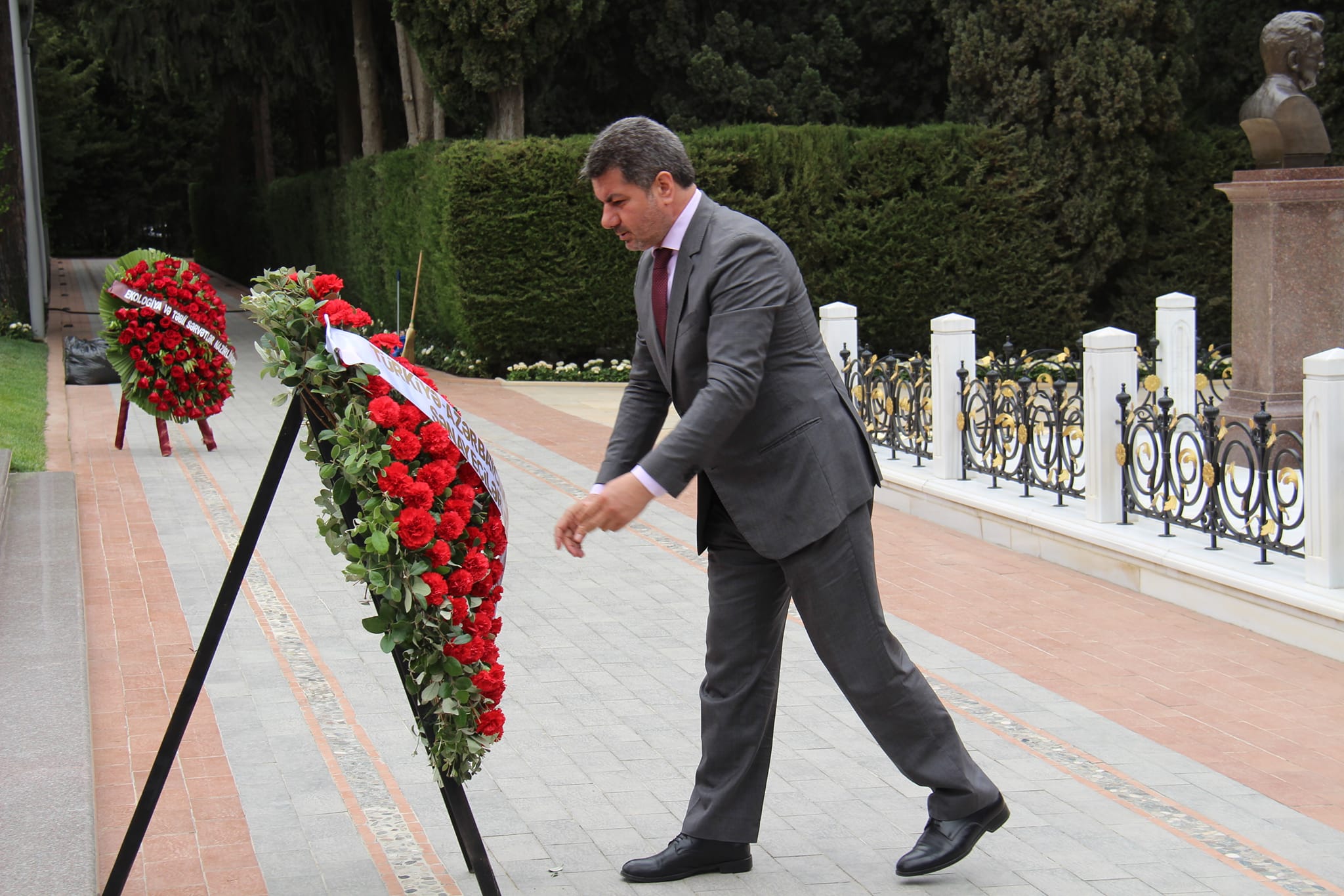 Türkiyə-Azərbaycan İş Adamları və Sənayeçiləri Birliyinin Yeni İdarə Heyəti Ulu Öndər Heydər Əliyevin məzarını və Şəhidlər xiyabanını ziyarət edib.