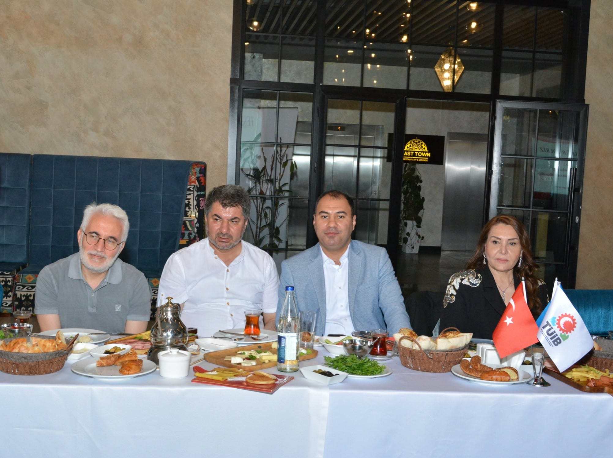 TÜİB İşgüzar Səhər Yeməyi”