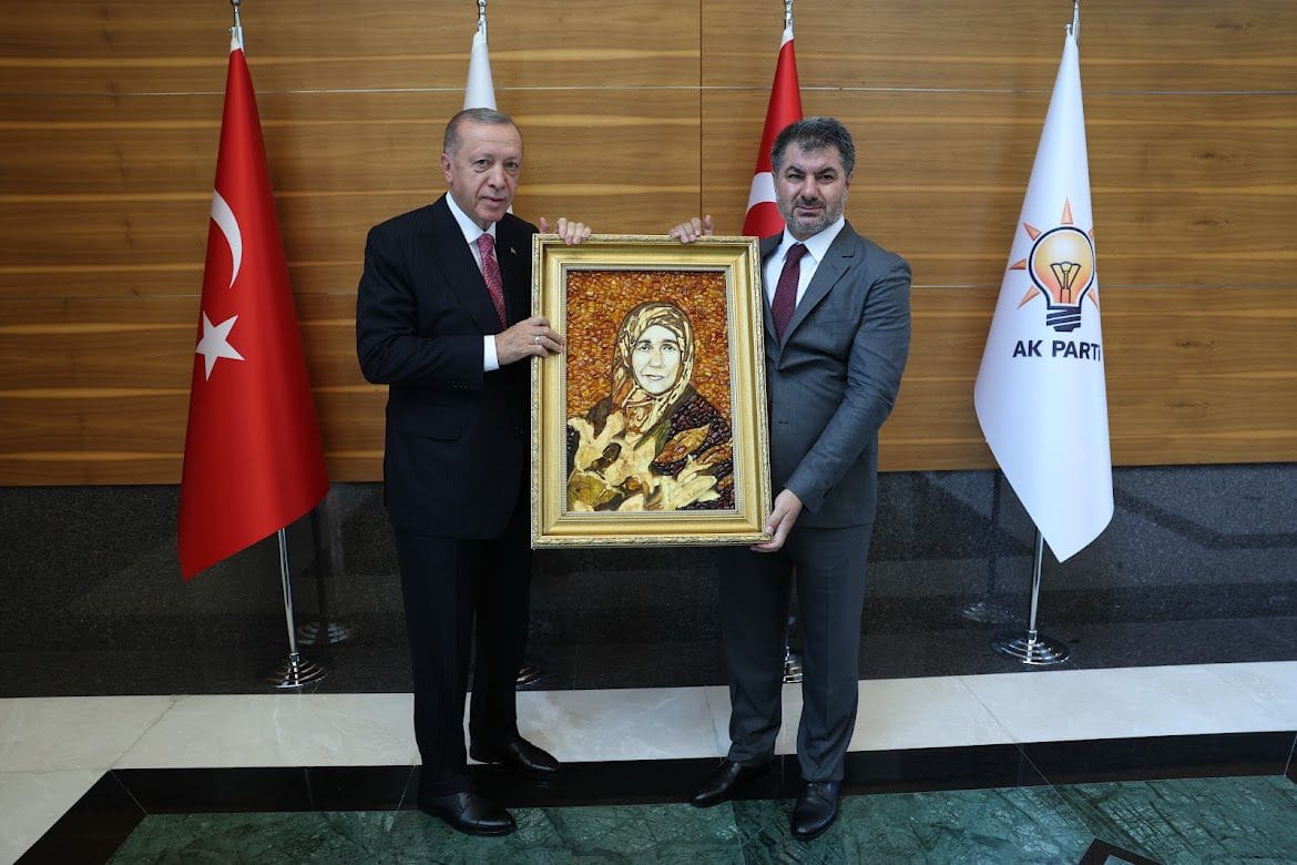 Türkiyə Cümhuriyyətinin prezidenti Recep Tayyip Erdoğan TÜİB-in İdarə Heyətinin sədri Hüseyin Büyükfıratı qəbul edib.