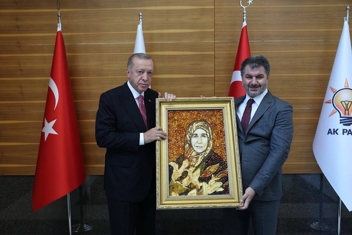 Türkiyə Cümhuriyyətinin prezidenti Recep Tayyip Erdoğan TÜİB-in İdarə Heyətinin sədri Hüseyin Büyükfıratı qəbul edib.