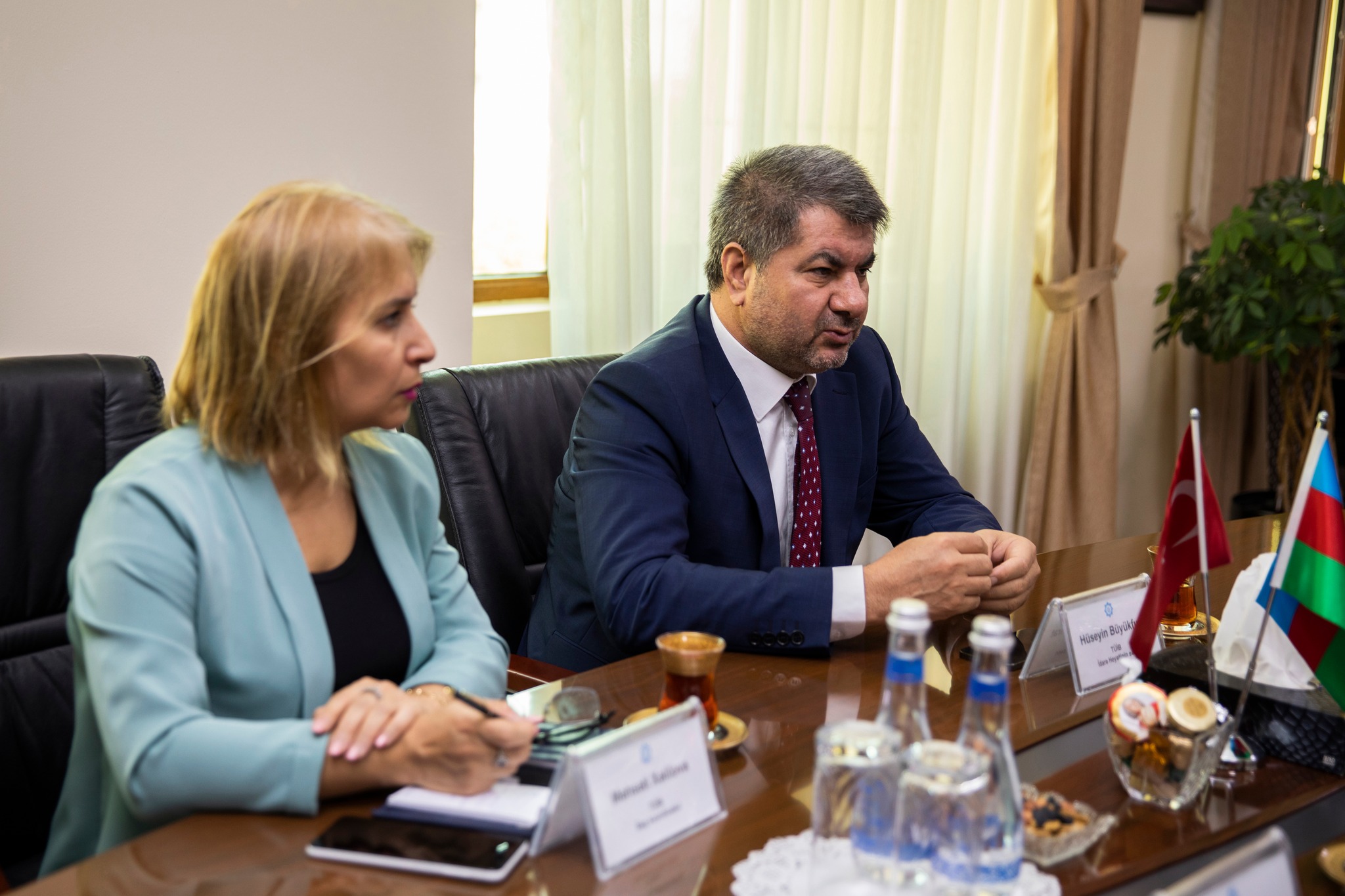 TÜİB İdarə Heyətinin Sədri Hüseyin Büyükfırat Dövlət Sosial Müdafiə Fondunun (DSMF) Sədri Himalay Məmişov bir araya gəlib.